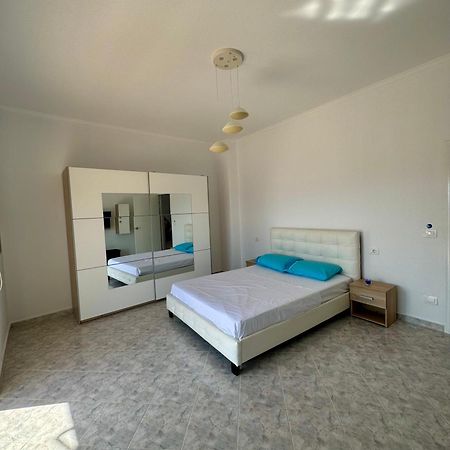 Comfy Blue Sarande Apartment Bagian luar foto