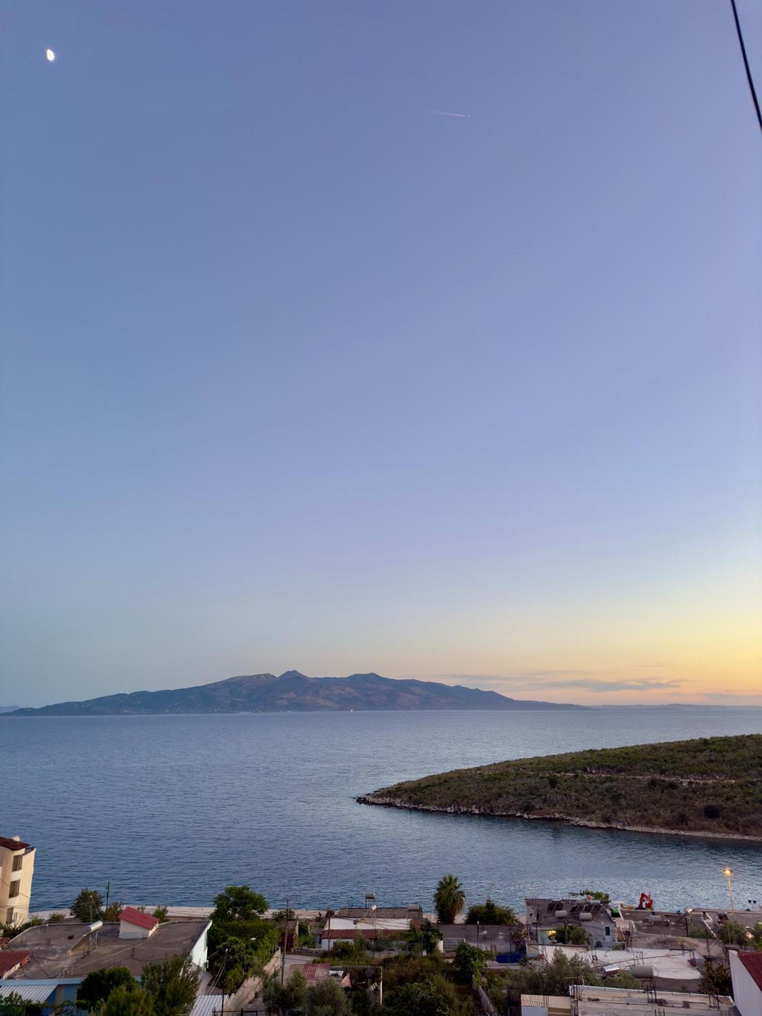 Comfy Blue Sarande Apartment Bagian luar foto