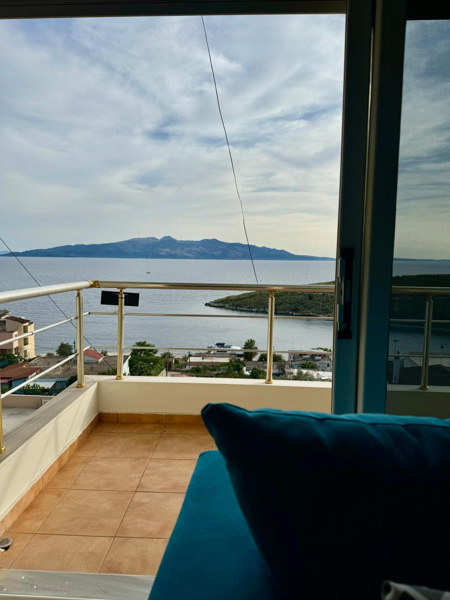 Comfy Blue Sarande Apartment Bagian luar foto