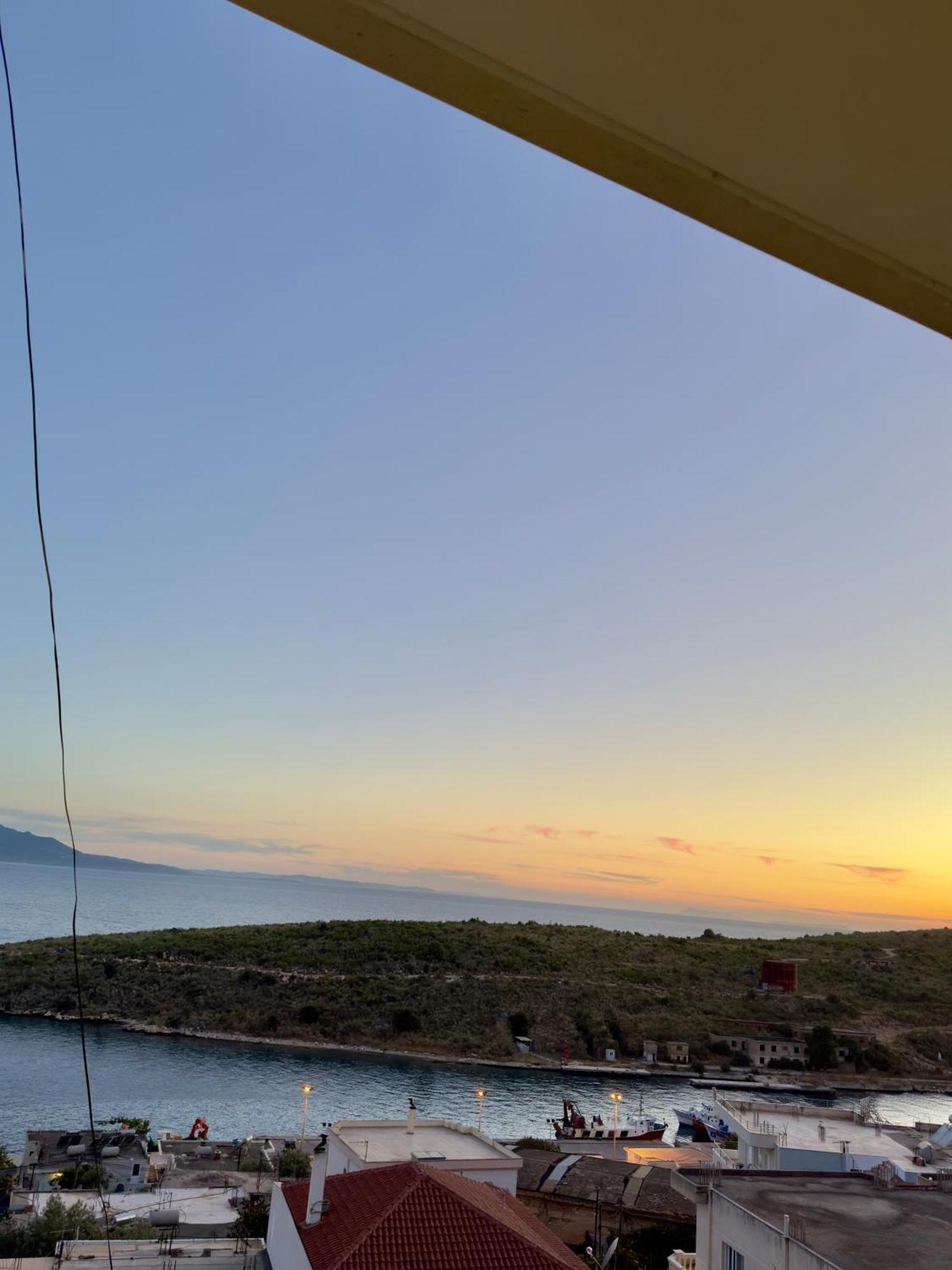 Comfy Blue Sarande Apartment Bagian luar foto