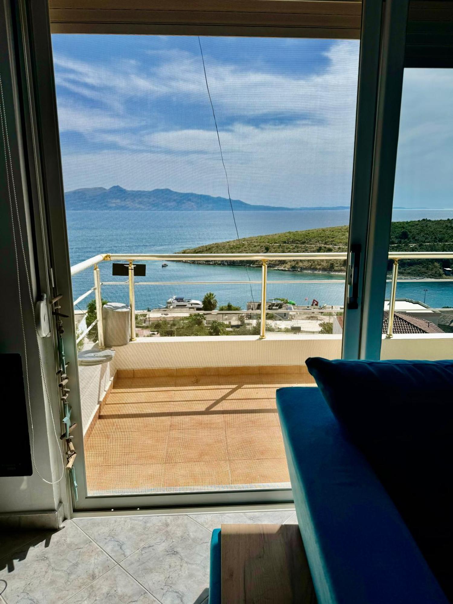 Comfy Blue Sarande Apartment Bagian luar foto